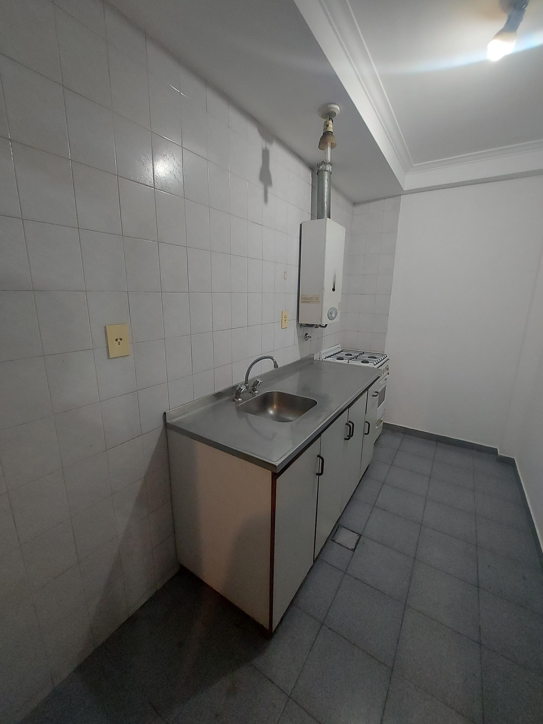 MARIANO COMAS 2687. PISO 1. DPTO C